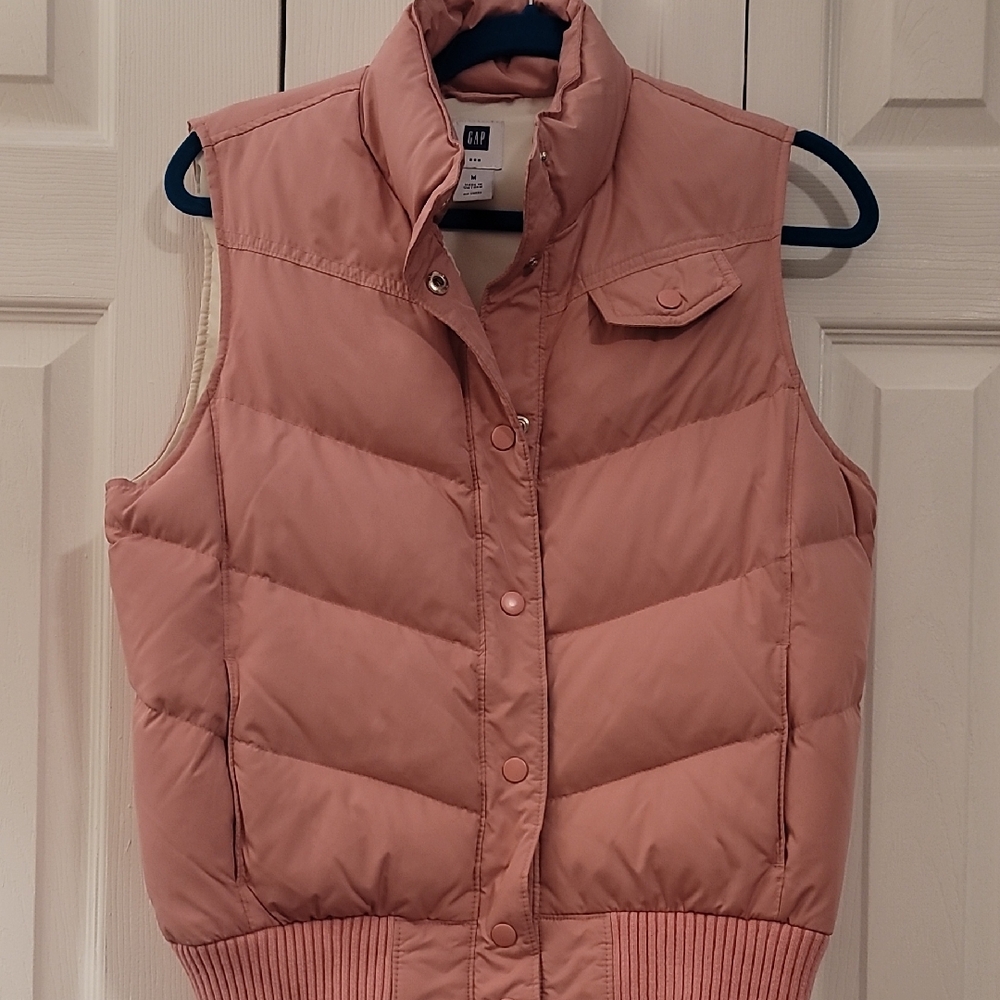 GAP Women's Blush Quilted/Puffer Vest (powdery color)